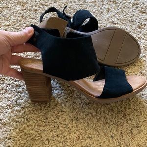 Toms size 10 heel
